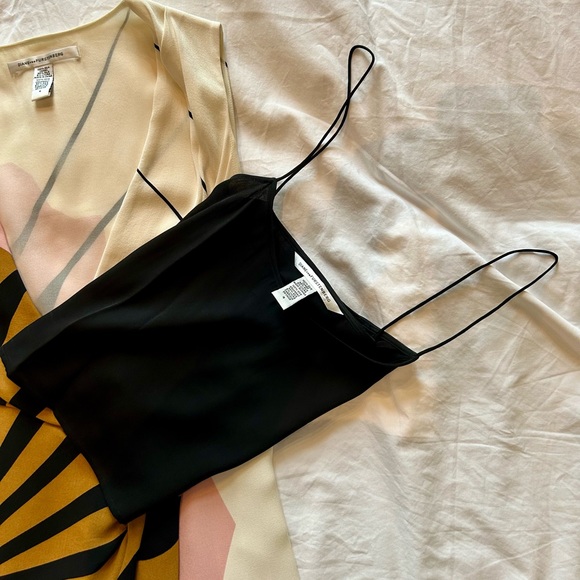 Diane von Furstenberg Adalvino multi color dress. Size 4. 95% silk and 5% Lycra. - Picture 5 of 6